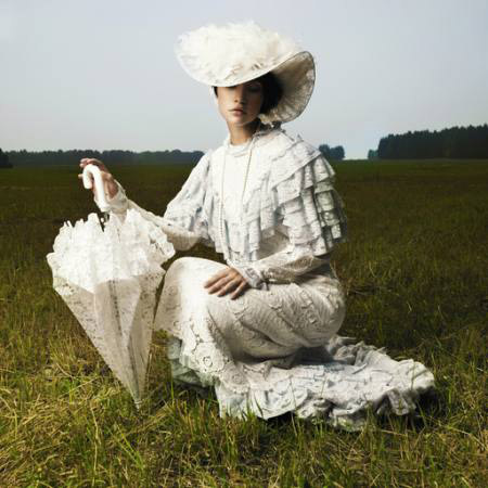 žena, starý, deštník, bílý, pole, tráva George Mayer - Dreamstime