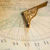 Pixwords Obraz s kompas, hodiny, zlato, objekt, úhel, slunce, stín Ivonne Wierink (Ivonnewierink)