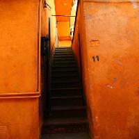 schody, červená, tmavě, ulička Zeno Ovidiu Mihoc - Dreamstime